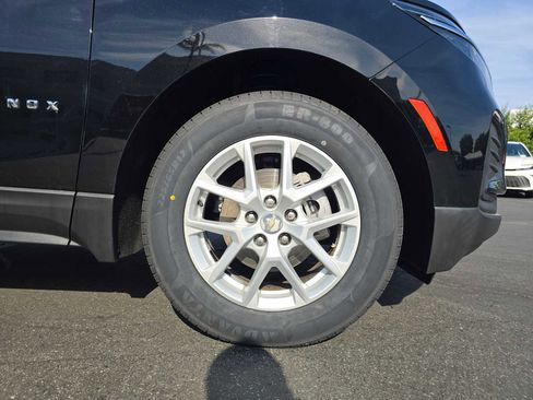 Used 2024 Chevrolet Equinox LS w/ LS Convenience Package image 9