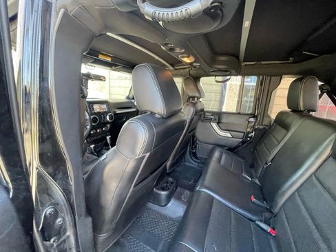 Used 2012 Jeep Wrangler Unlimited Rubicon image 33