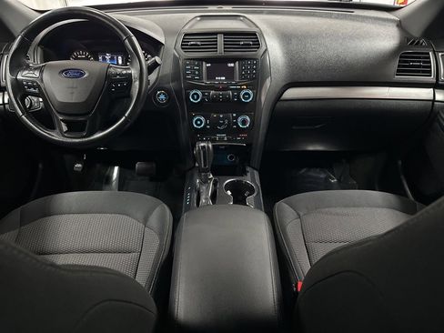 Used 2018 Ford Explorer XLT image 24