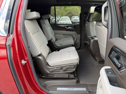 New 2026 GMC Yukon XL Elevation w/ Elevation Premium Package AWD/4WD image 19