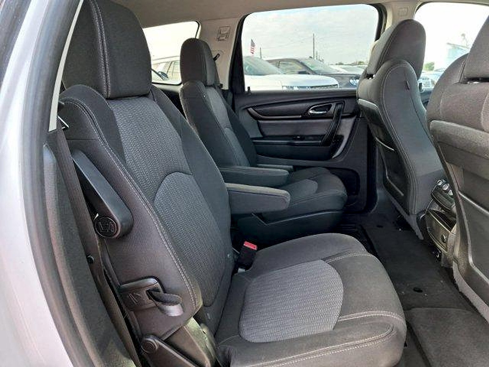 Used 2017 Chevrolet Traverse LT w/ Style and Technology Package FWD image 24