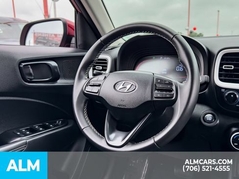 Certified 2025 Hyundai Venue Limited FWD image 20