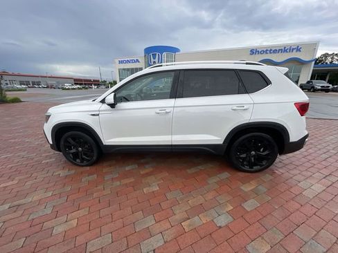 Used 2022 Volkswagen Taos SE FWD image 13
