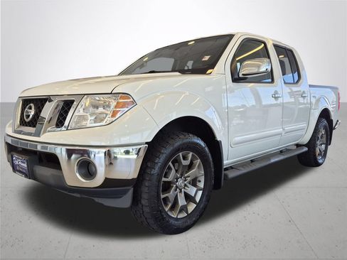 Used 2014 Nissan Frontier SL AWD/4WD image 2