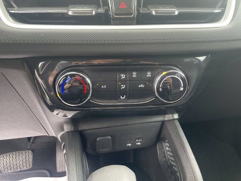 Used 2025 Chevrolet TrailBlazer LT FWD image 25