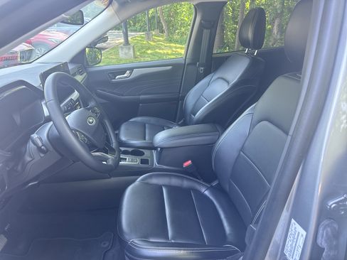 Used 2023 Ford Escape Platinum image 11