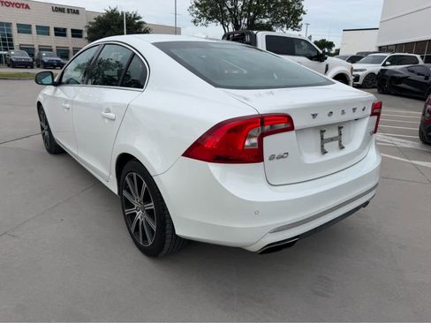 Used 2017 Volvo S60 T5 Inscription FWD image 2