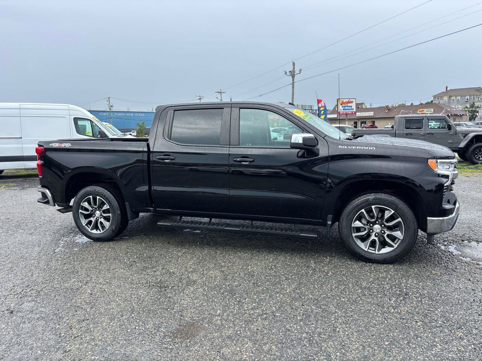 Used 2023 Chevrolet Silverado 1500 LT AWD/4WD image 4