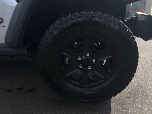 Used 2023 Jeep Gladiator Mojave w/ LED Lighting Group AWD/4WD image 6