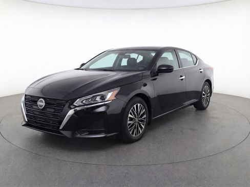 Used 2025 Nissan Altima 2.5 SV image 3