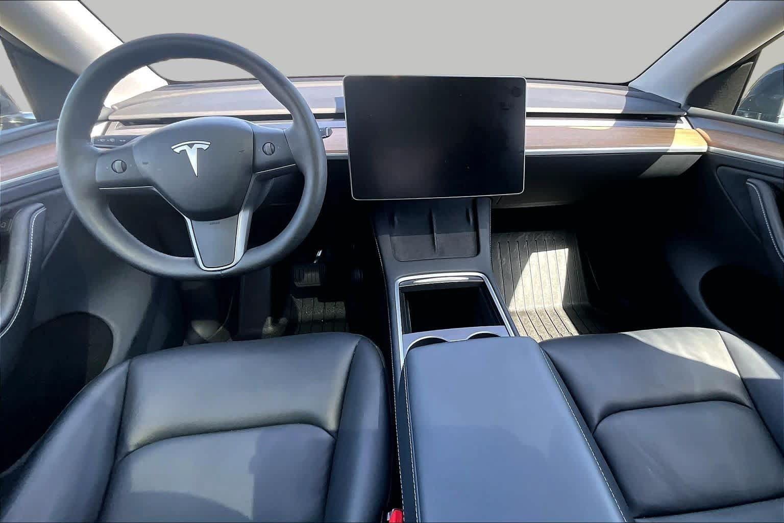 Used 2025 Tesla Model Y Long Range RWD image 13