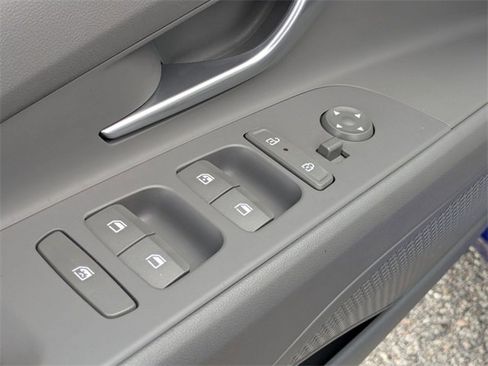 Used 2024 Hyundai Elantra SEL image 12
