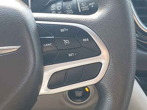 Used 2019 Chrysler Pacifica LX image 35