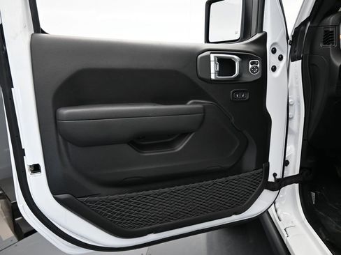 Used 2024 Jeep Gladiator Sport image 11