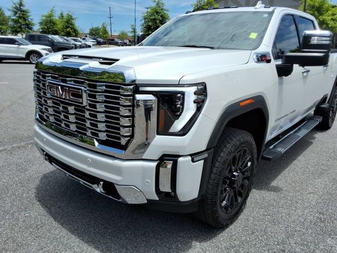 Used 2025 GMC Sierra 2500 Denali w/ Denali Reserve Package AWD/4WD image 9