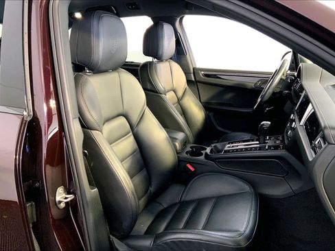 Used 2023 Porsche Macan Turbo image 18