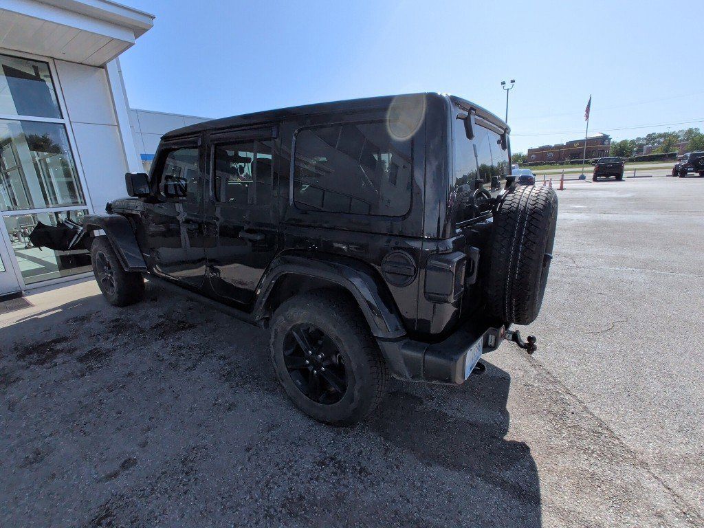 Used 2023 Jeep Wrangler Unlimited Sahara AWD/4WD image 4