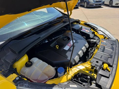 Used 2017 Ford Focus ST FWD image 12