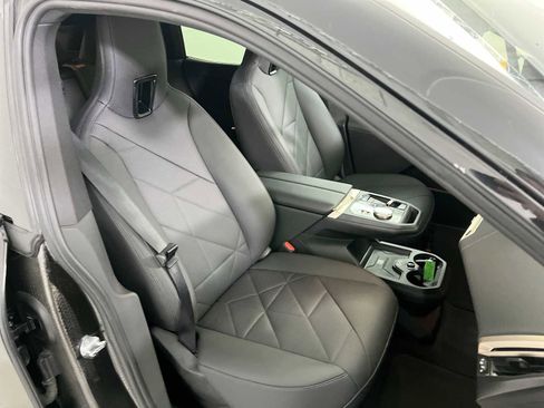 Used 2023 BMW iX xDrive50 w/ Sport Package image 25