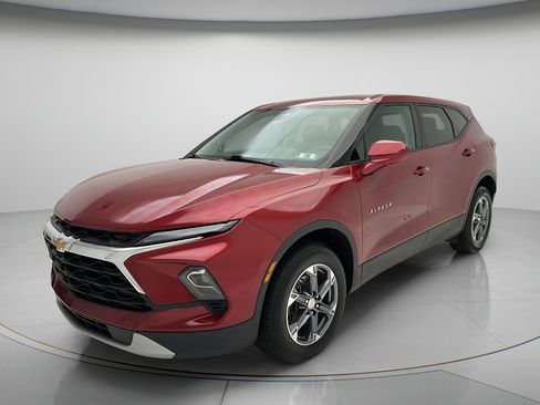 Used 2025 Chevrolet Blazer LT AWD/4WD image 3