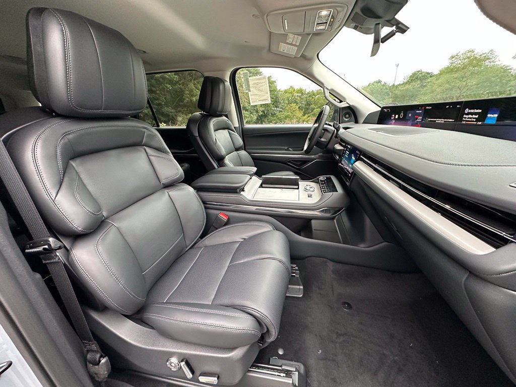 New 2027 Lincoln Navigator Premiere AWD/4WD image 23