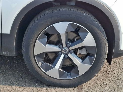 Used 2023 Volvo XC40 B5 Plus w/ Driver Assist Package AWD/4WD image 7