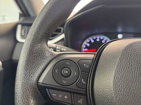 Used 2022 Toyota RAV4 XLE w/ Convenience Package FWD image 5