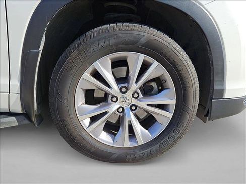 Used 2015 Toyota Highlander XLE image 21