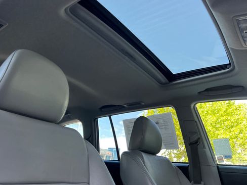Used 2010 Toyota Highlander Limited AWD/4WD image 18