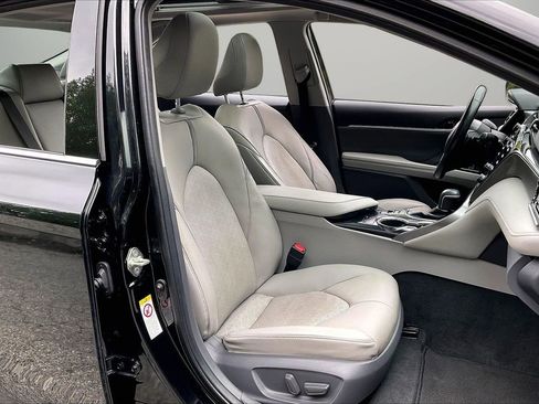 Used 2019 Toyota Camry XSE w/ Navigation Package FWD image 25