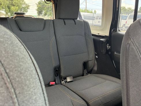 Used 2025 Jeep Wrangler Unlimited Sahara AWD/4WD image 34