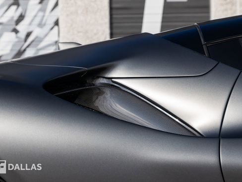 Used 2025 Ferrari SF90 Spider image 21