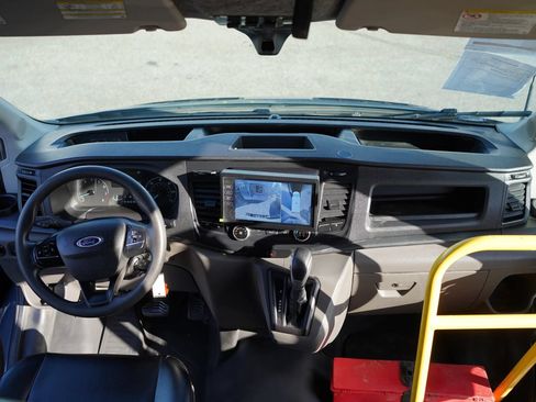 Used 2021 Ford Transit 350 DRW RWD image 15