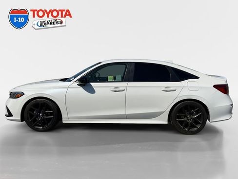 Used 2022 Honda Civic Sport image 2