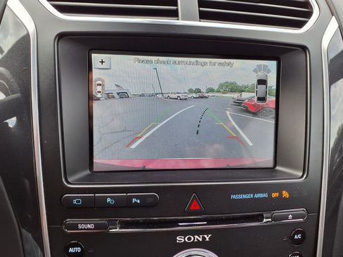 Used 2017 Ford Explorer Platinum AWD/4WD image 6