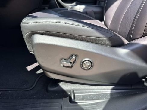 New 2027 Chrysler Pacifica Select AWD/4WD image 18