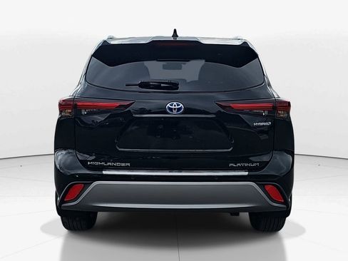 Used 2024 Toyota Highlander Platinum image 6