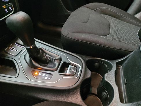 Used 2019 Jeep Cherokee Latitude w/ Popular Appearance Group image 26