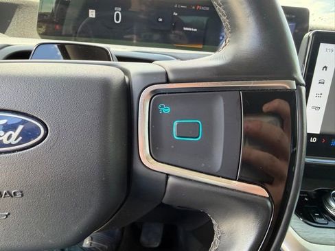 Used 2025 Ford Expedition Max Platinum AWD/4WD image 18