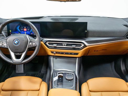 Used 2023 BMW i4 eDrive35 RWD image 11