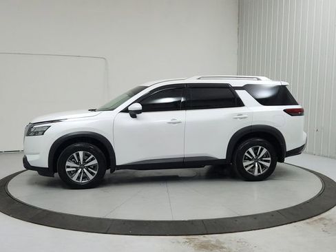 Used 2025 Nissan Pathfinder SL w/ Cargo Package FWD image 4
