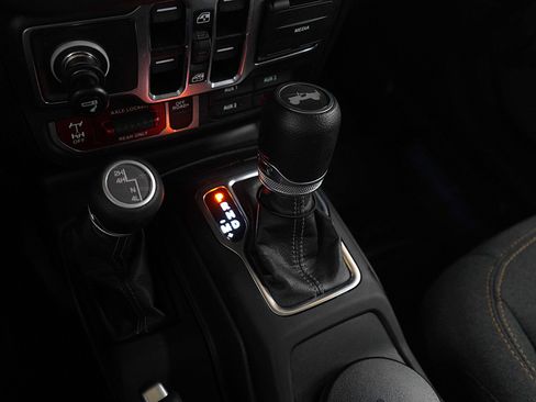 Used 2024 Jeep Wrangler Willys image 24