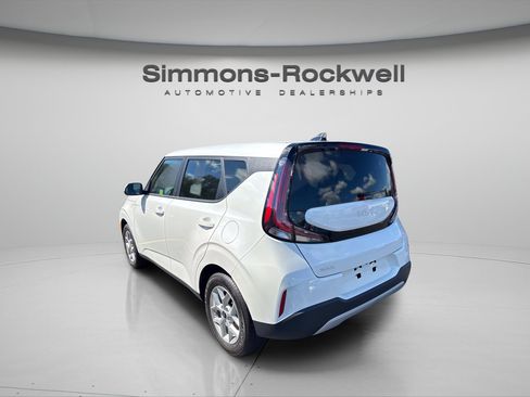 Used 2025 Kia Soul LX w/ LX Technology Package FWD image 3