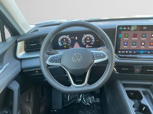 New 2025 Volkswagen Tiguan SE image 12