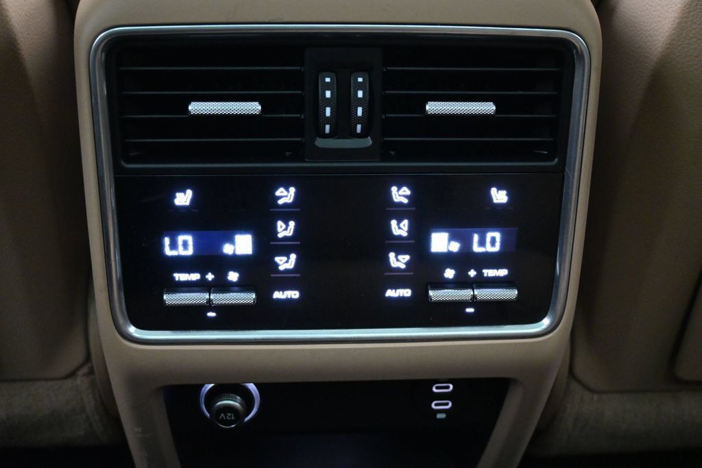 Certified 2022 Porsche Cayenne Platinum Edition AWD/4WD image 22