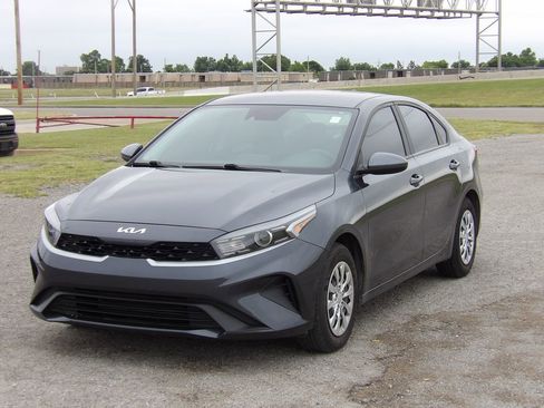 Used 2024 Kia Forte LX FWD image 2