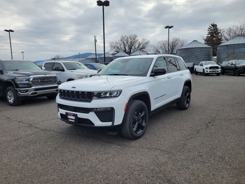 New 2026 Jeep Grand Cherokee Limited w/ Limited Altitude Package image 14