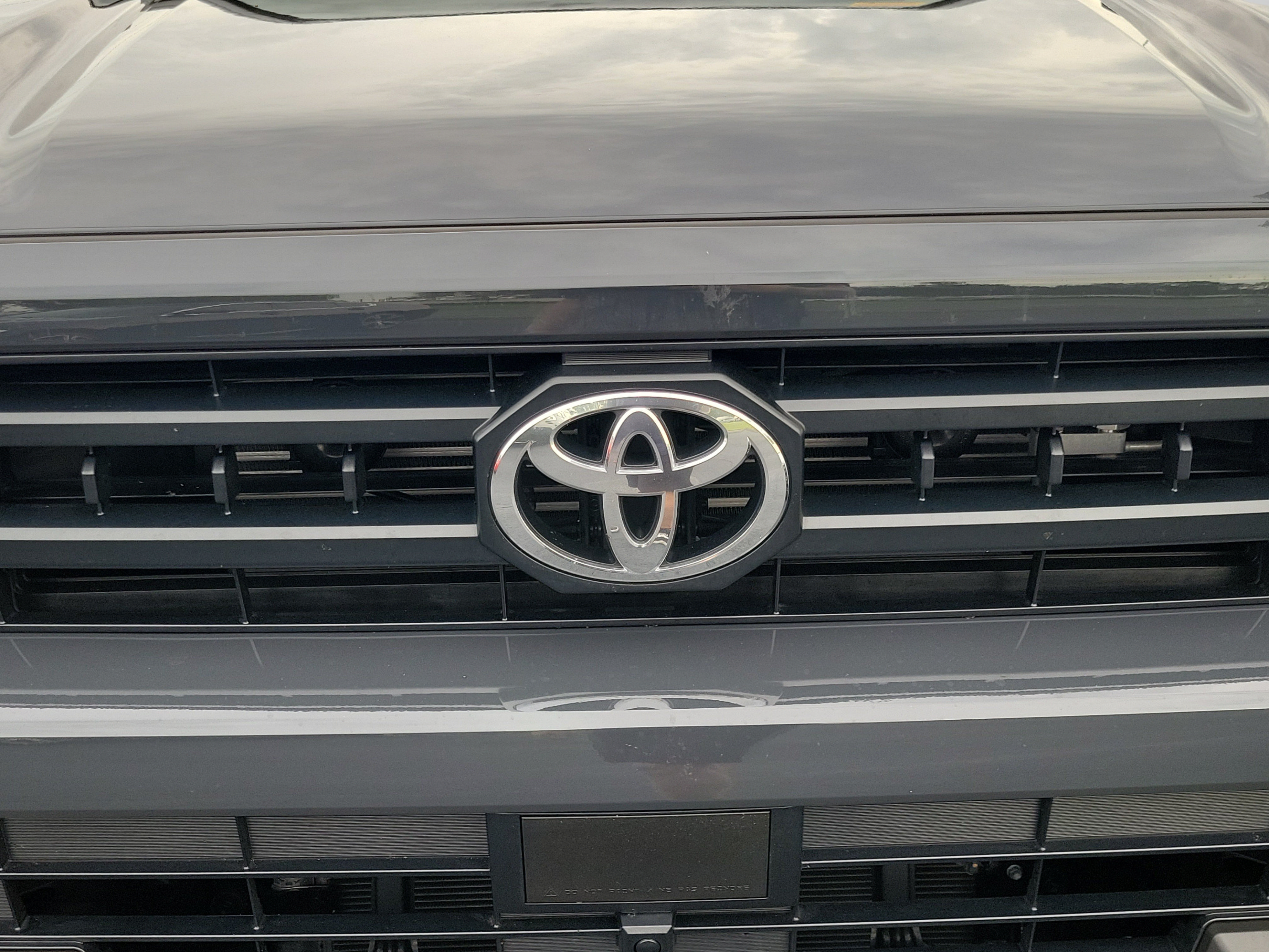 Used 2025 Toyota 4Runner SR5 AWD/4WD image 9