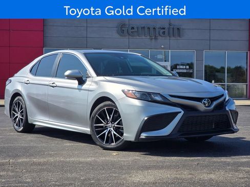 Certified 2022 Toyota Camry SE FWD image 2
