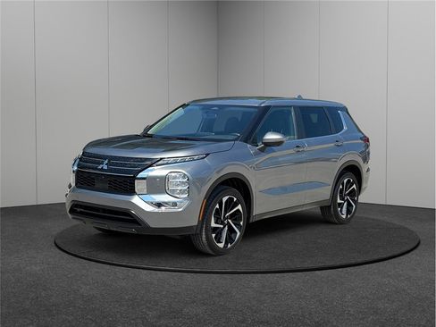 Used 2023 Mitsubishi Outlander SE image 4